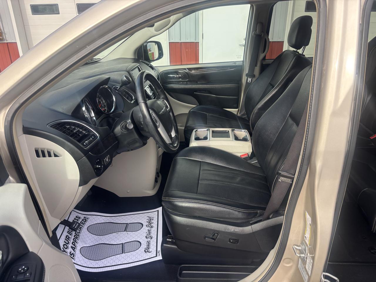 Chrysler Town & Country Touring 2016