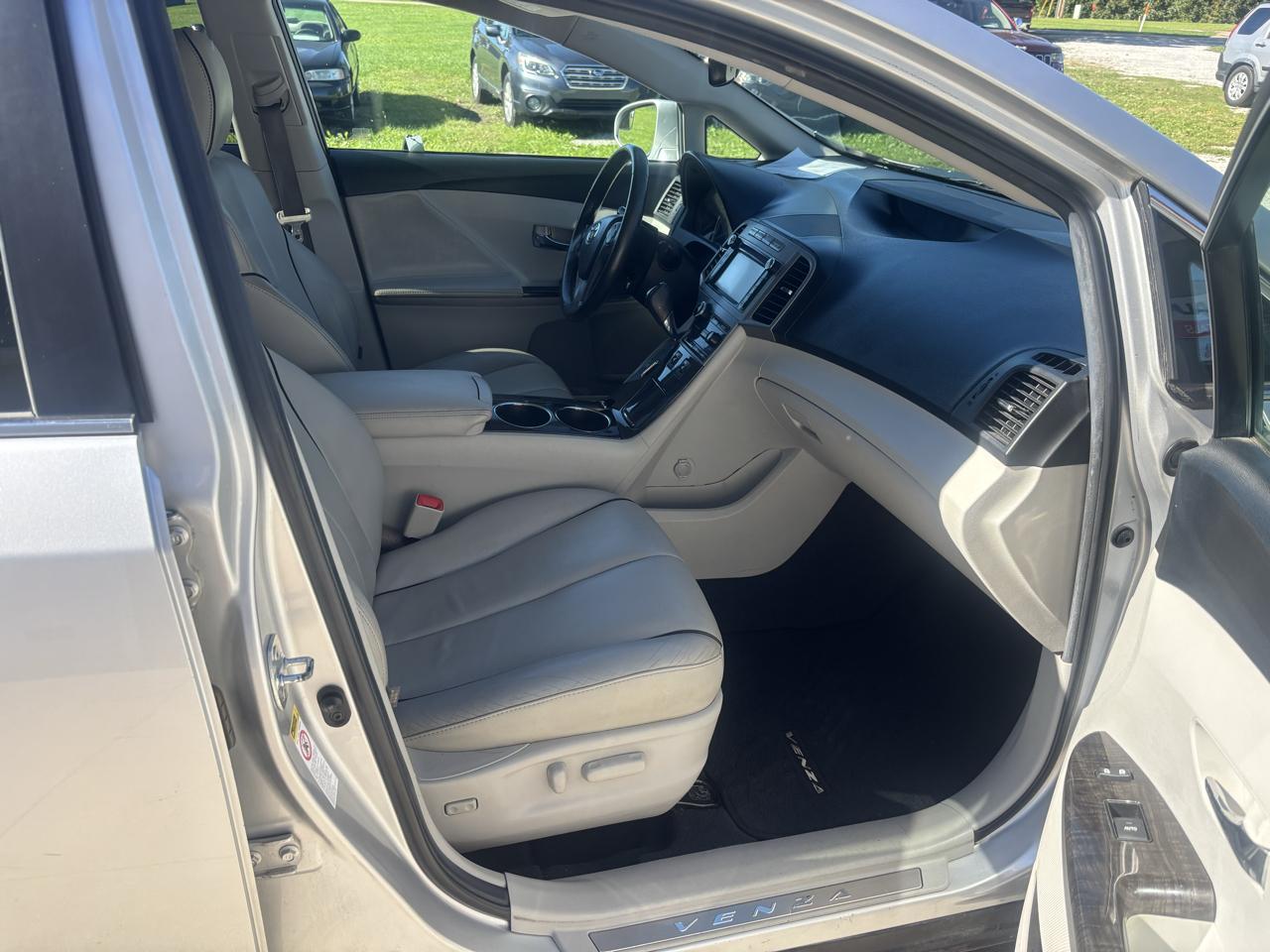 Toyota Venza XLE 4D SUV AWD V6 2014