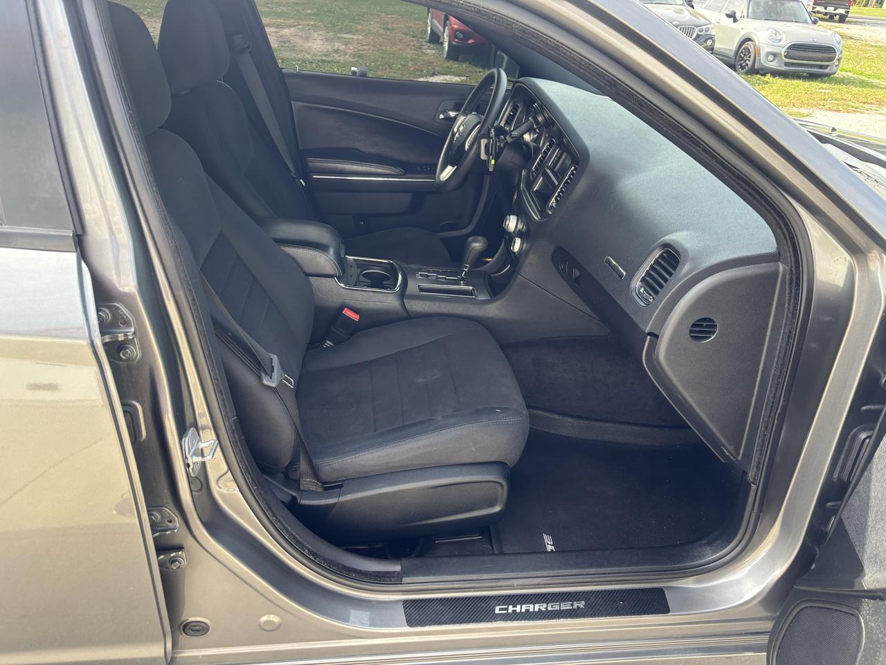 Dodge Charger SE 2011