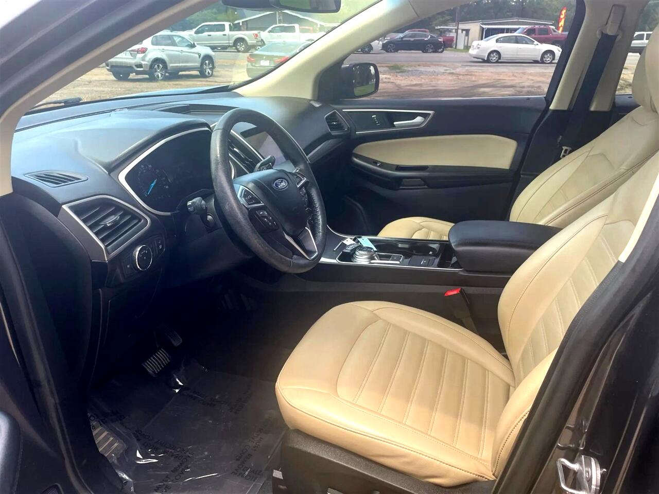 2020 Ford Edge SEL photo 10