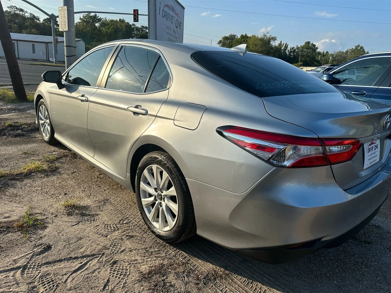 2020 Toyota Camry LE photo 2