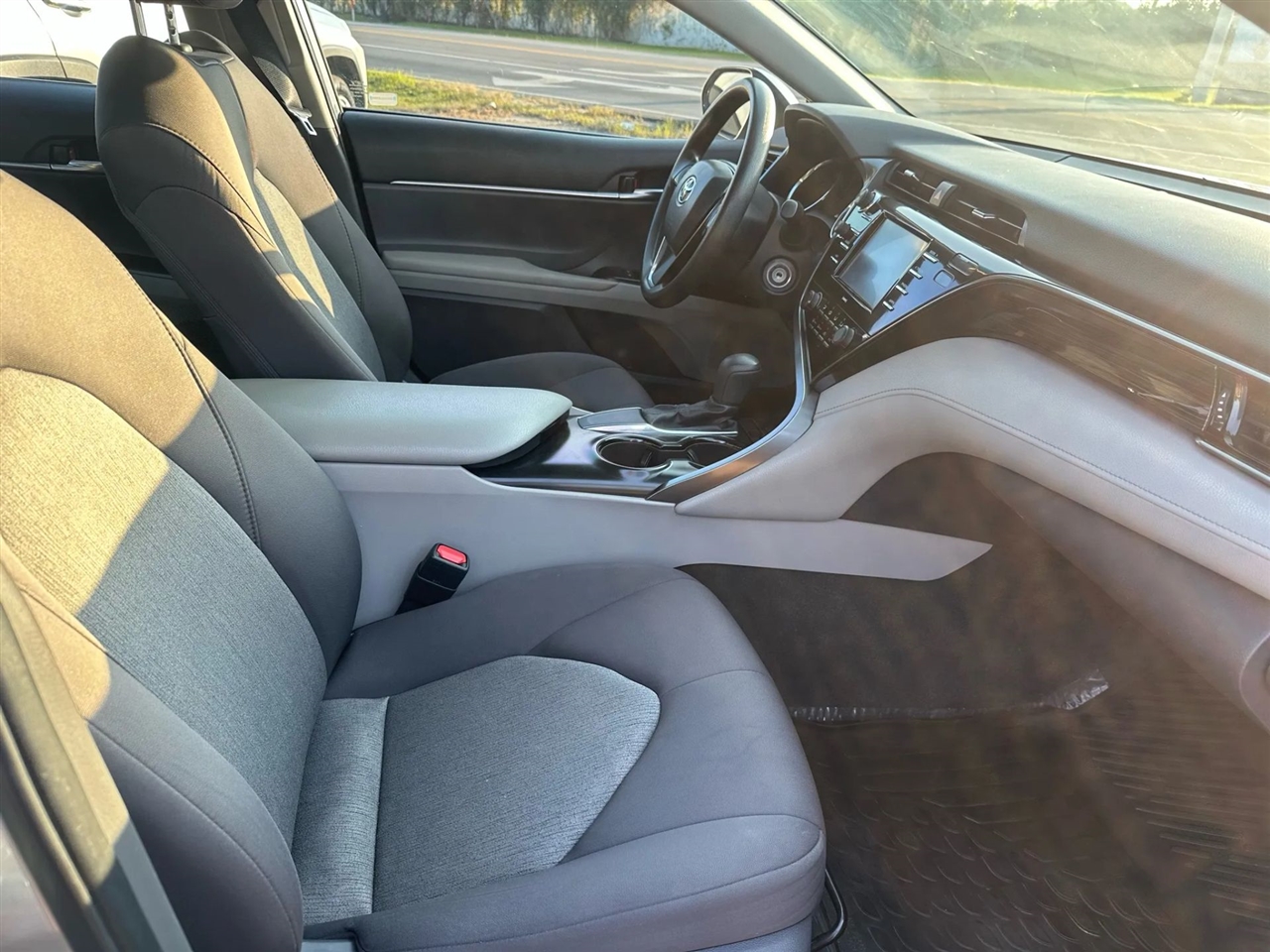 2020 Toyota Camry LE photo 8