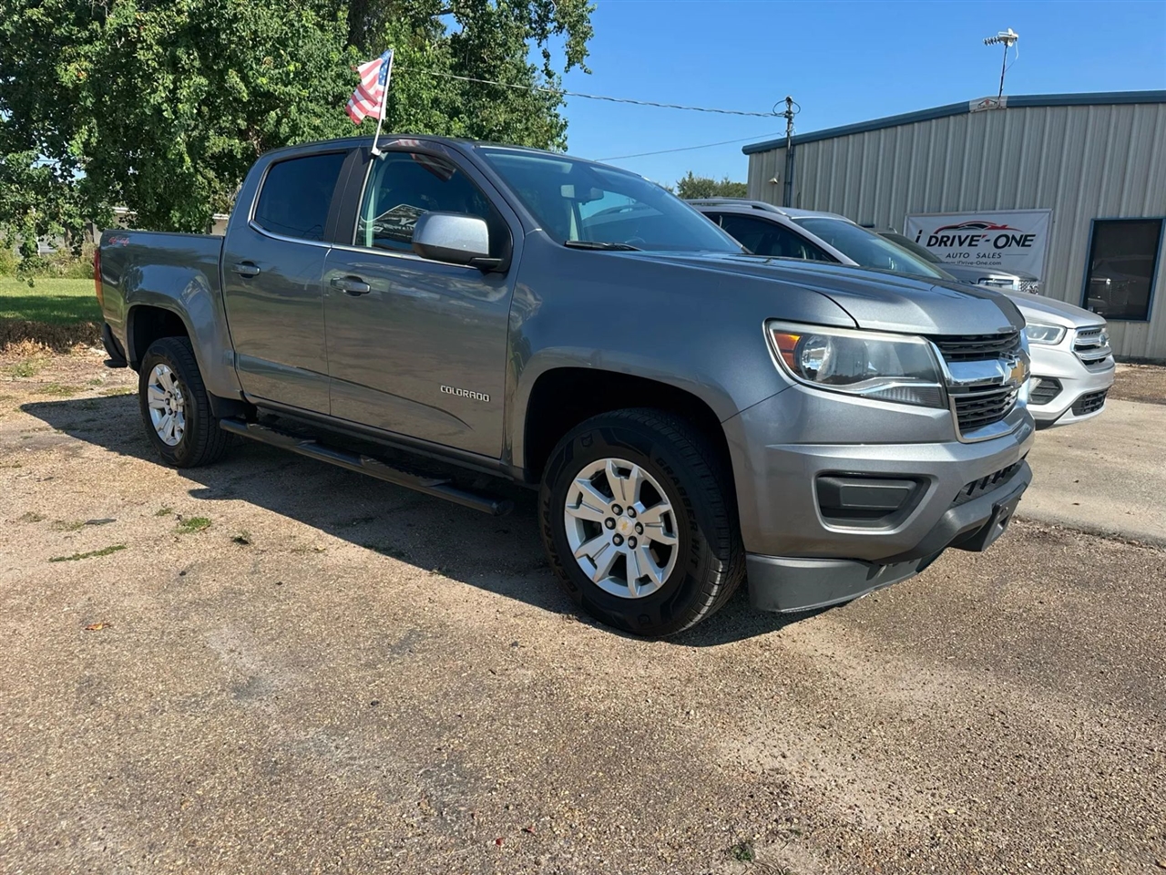 2018 Chevrolet Colorado LT photo 3