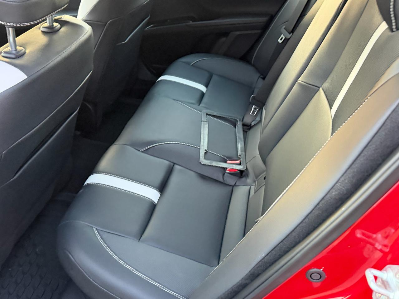 Toyota Camry Hybrid SE AWD 2025