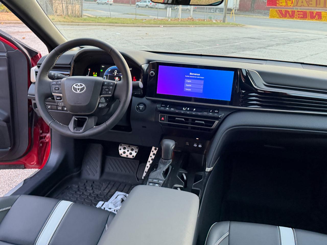 Toyota Camry Hybrid SE AWD 2025