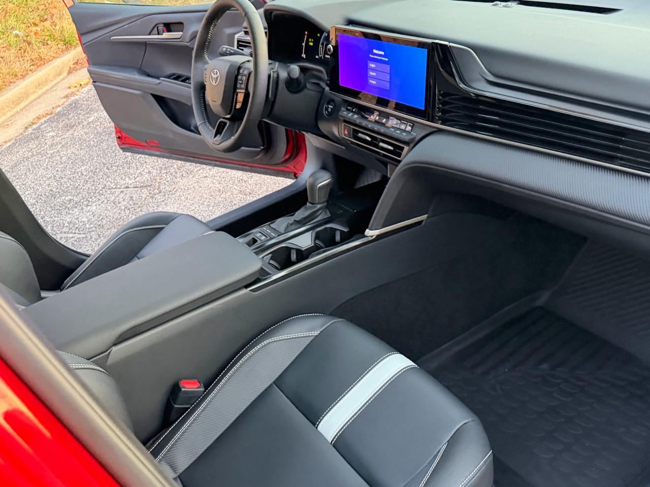 Toyota Camry Hybrid SE AWD 2025