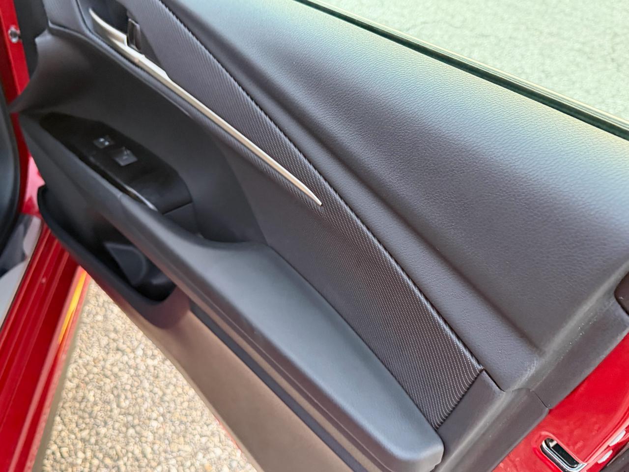 Toyota Camry Hybrid SE AWD 2025