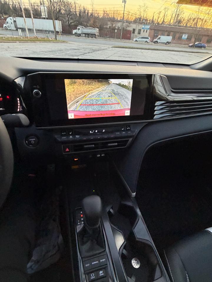 Toyota Camry Hybrid SE AWD 2025