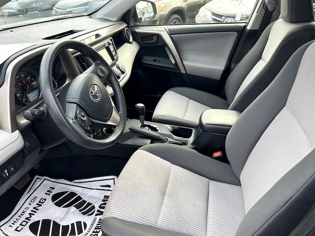 2014 Toyota RAV4 LE photo 4