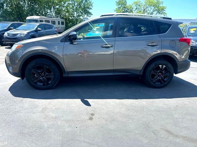 2015 Toyota RAV4 LE photo 2