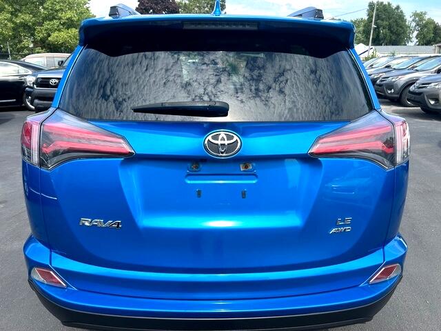2018 Toyota RAV4 LE photo 2