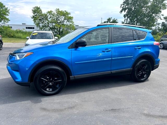 2018 Toyota RAV4 LE photo 3