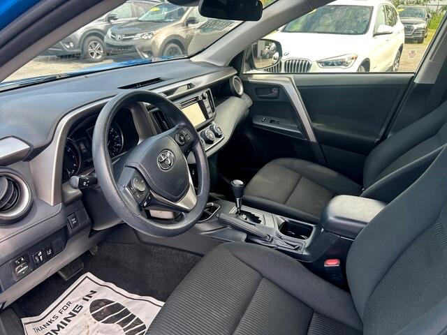 2018 Toyota RAV4 LE photo 4