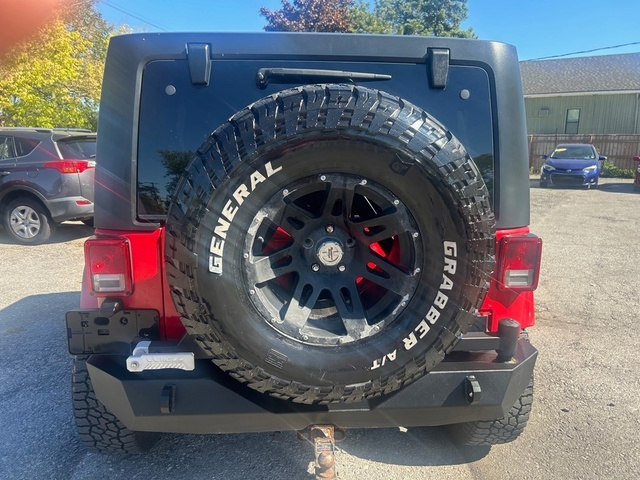 2012 Jeep Wrangler Unlimited Sahara photo 3