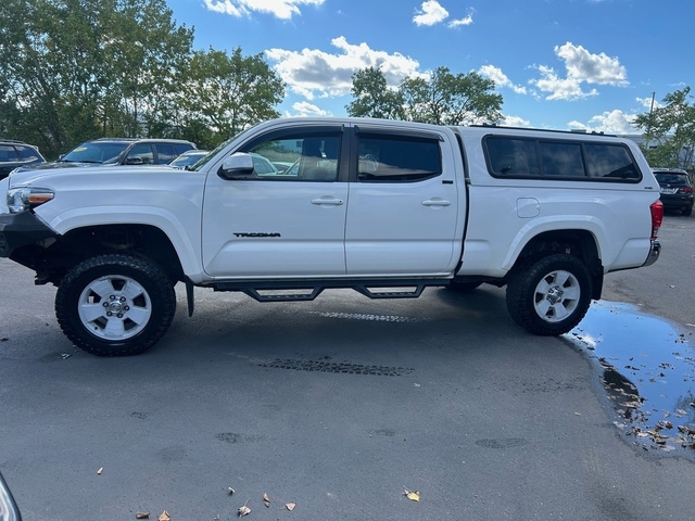 2016 Toyota Tacoma SR5 photo 2