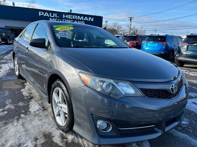 2012 Toyota Camry SE's photo