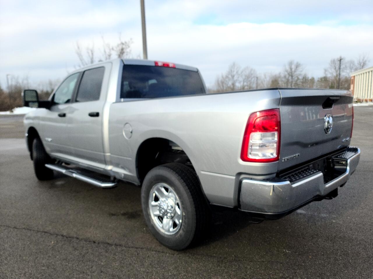 RAM 2500 Big Horn 4x4 Crew Cab 6'4" Box 2024