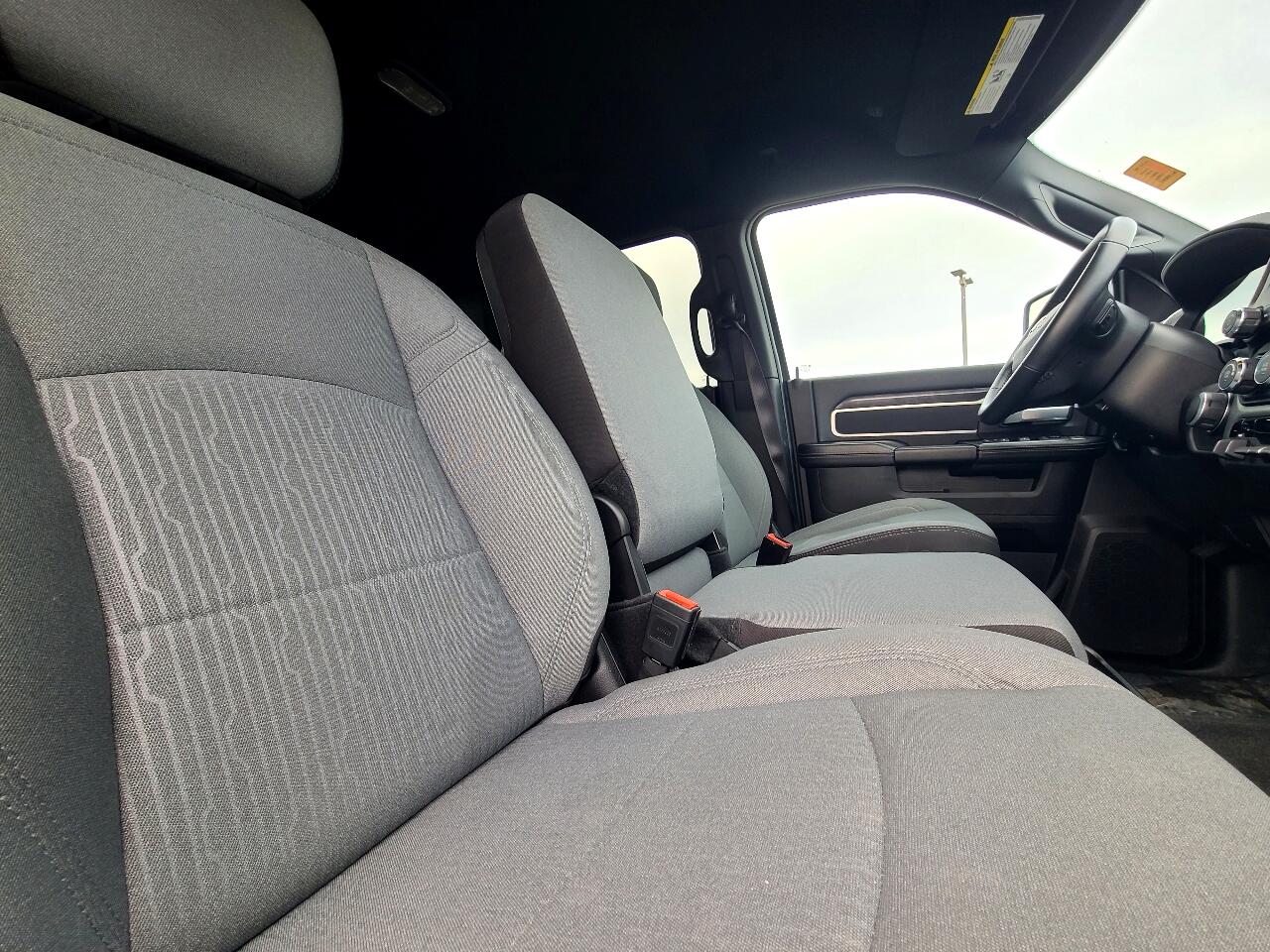 RAM 2500 Big Horn 4x4 Crew Cab 6'4" Box 2024