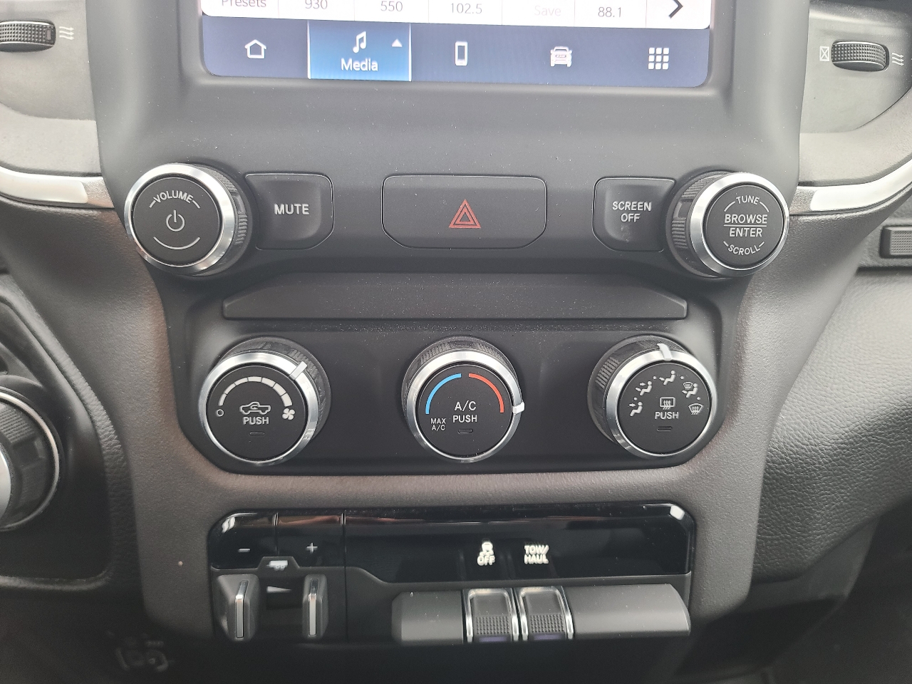 RAM 1500 Big Horn Quad Cab 4WD 2022