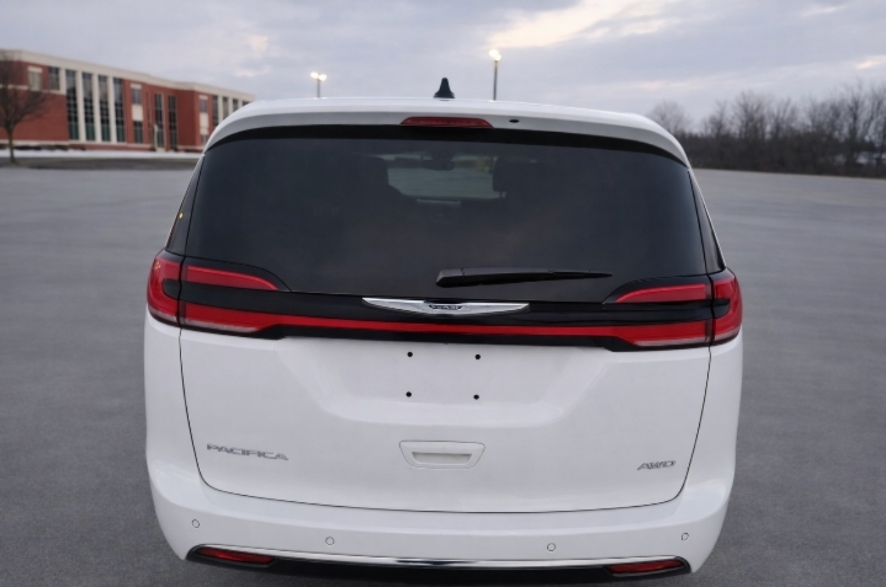 Chrysler Pacifica Touring L AWD 2023