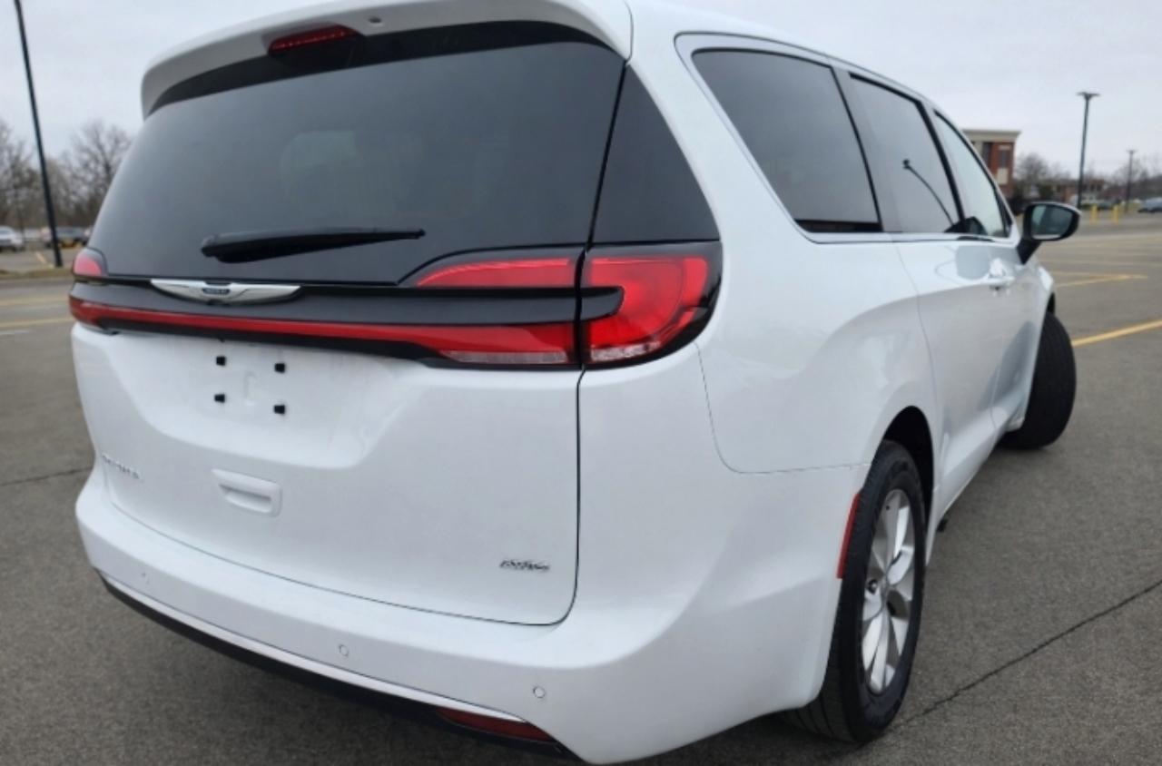 Chrysler Pacifica Touring L AWD 2023
