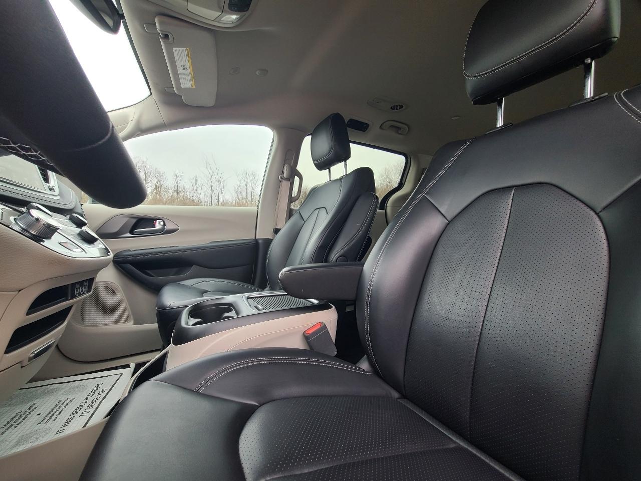 Chrysler Pacifica Touring L AWD 2023