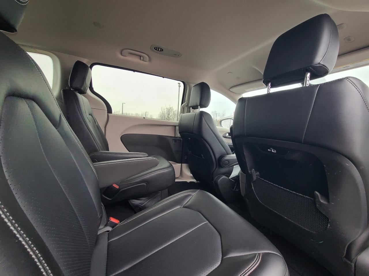 Chrysler Pacifica Touring L AWD 2023