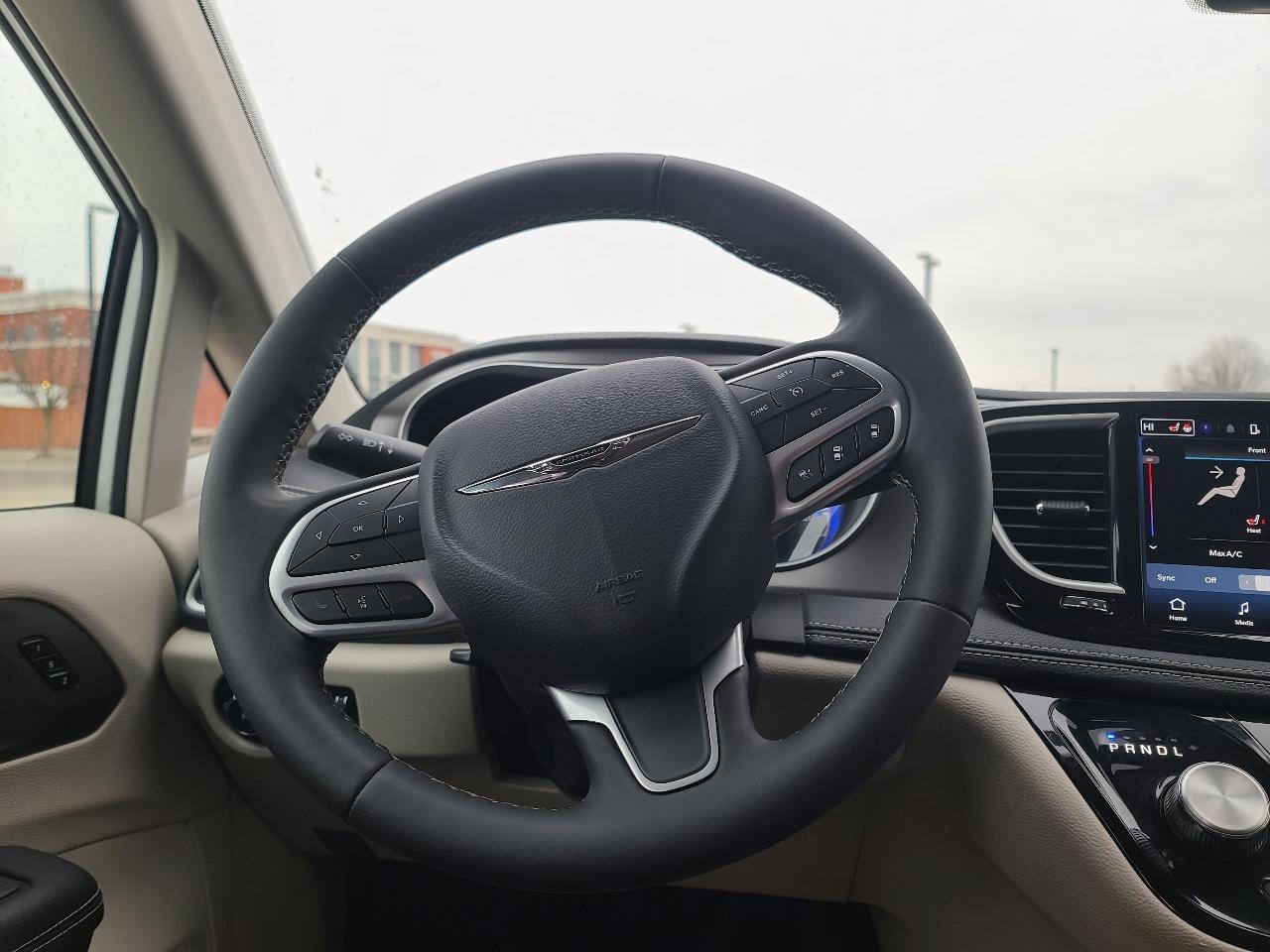 Chrysler Pacifica Touring L AWD 2023