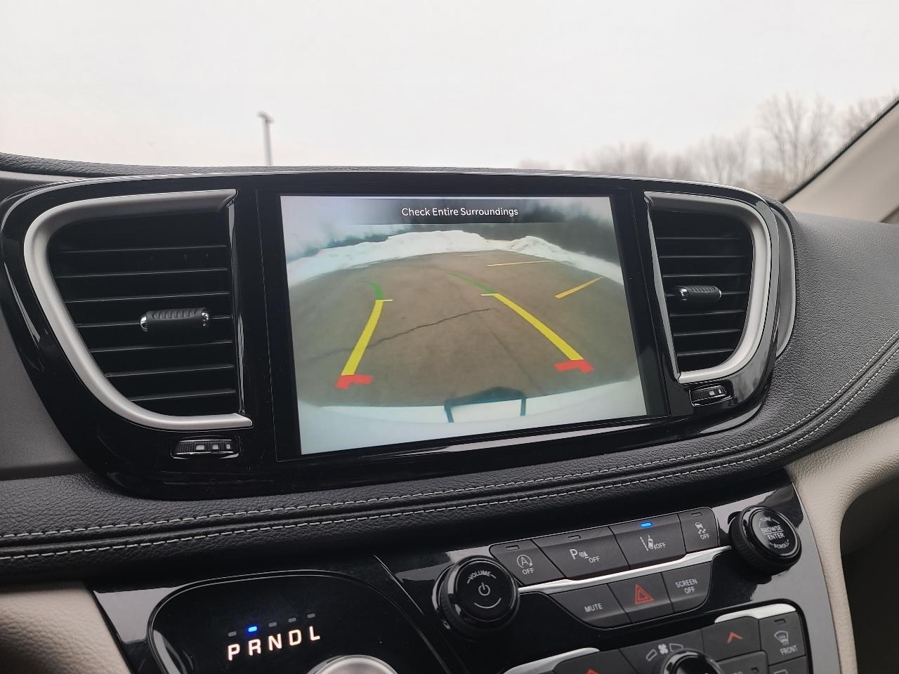 Chrysler Pacifica Touring L AWD 2023