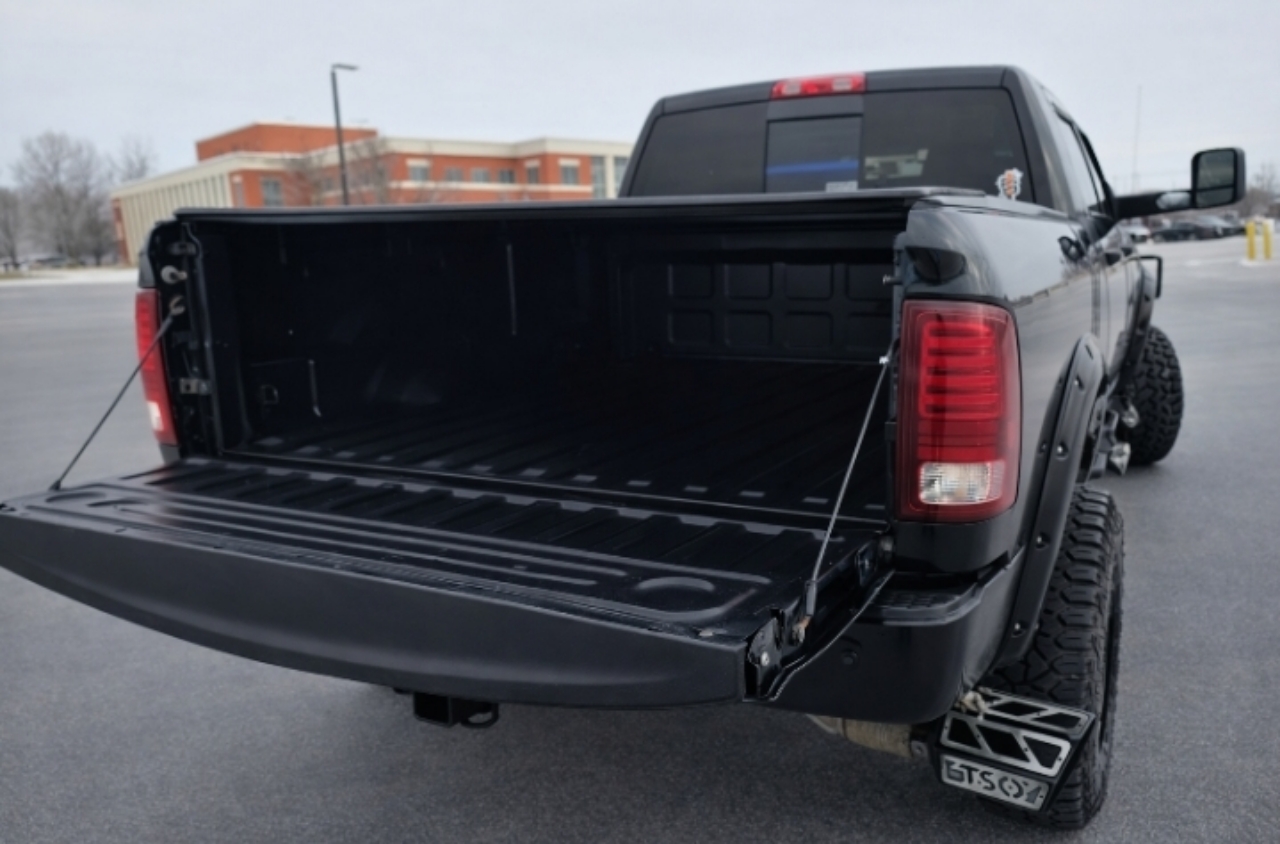 RAM 2500 Lone Star 4x4 Mega Cab 6'4" Box 2015