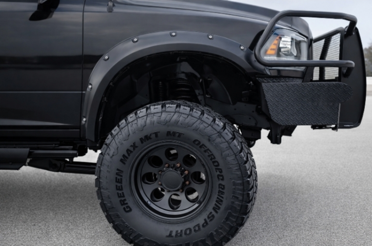 RAM 2500 Lone Star 4x4 Mega Cab 6'4" Box 2015