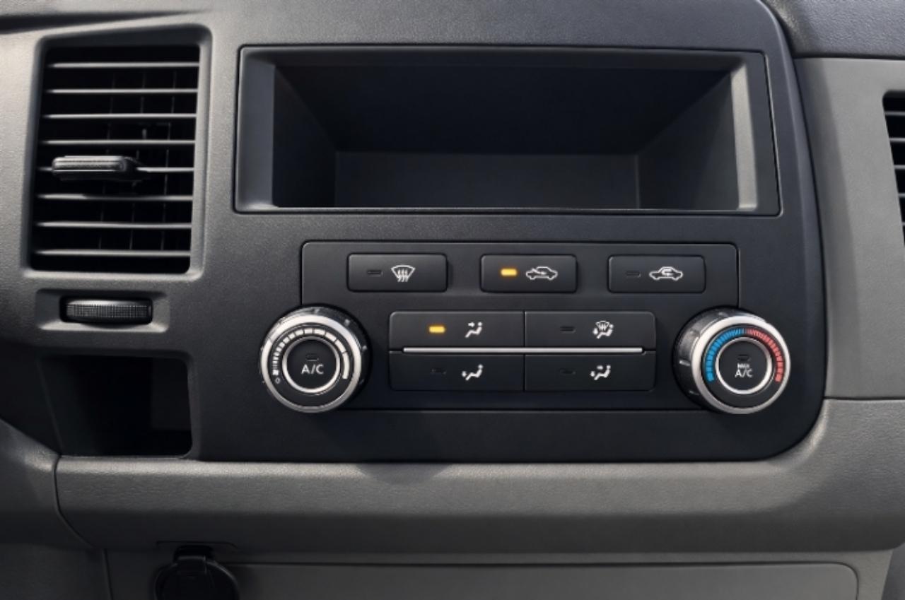 Nissan NV Cargo 2500 HD S V6 2020