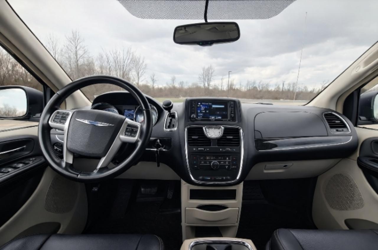 Chrysler Town & Country Touring 2014