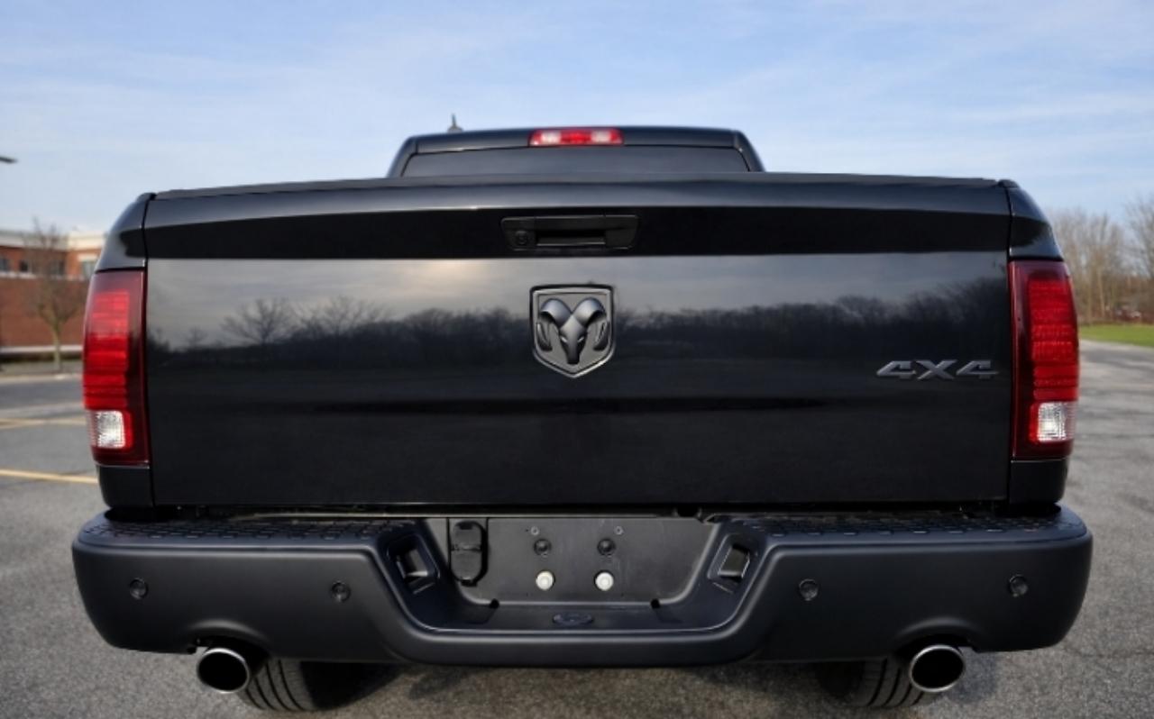 RAM 1500 Classic Warlock 4x4 Crew Cab 5'7" Box 2022