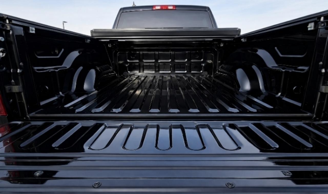 RAM 1500 Classic Warlock 4x4 Crew Cab 5'7" Box 2022