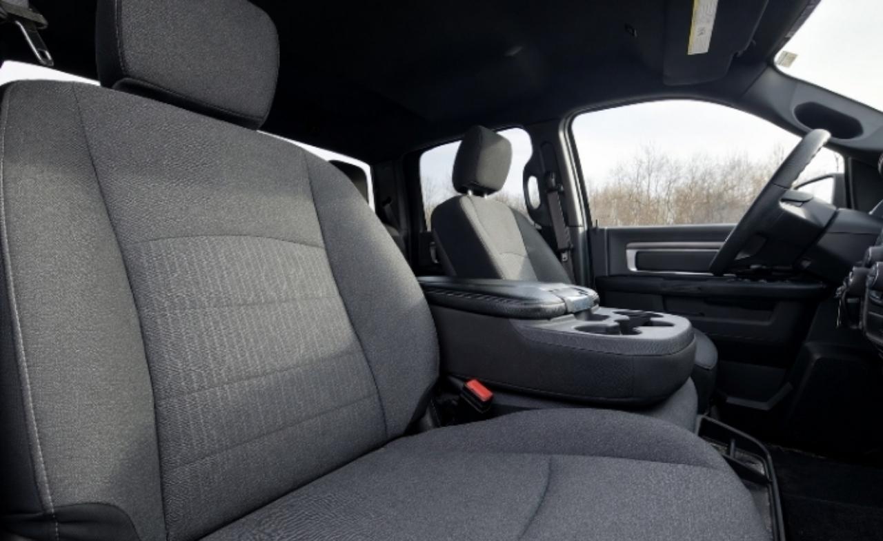 RAM 1500 Classic Warlock 4x4 Crew Cab 5'7" Box 2022