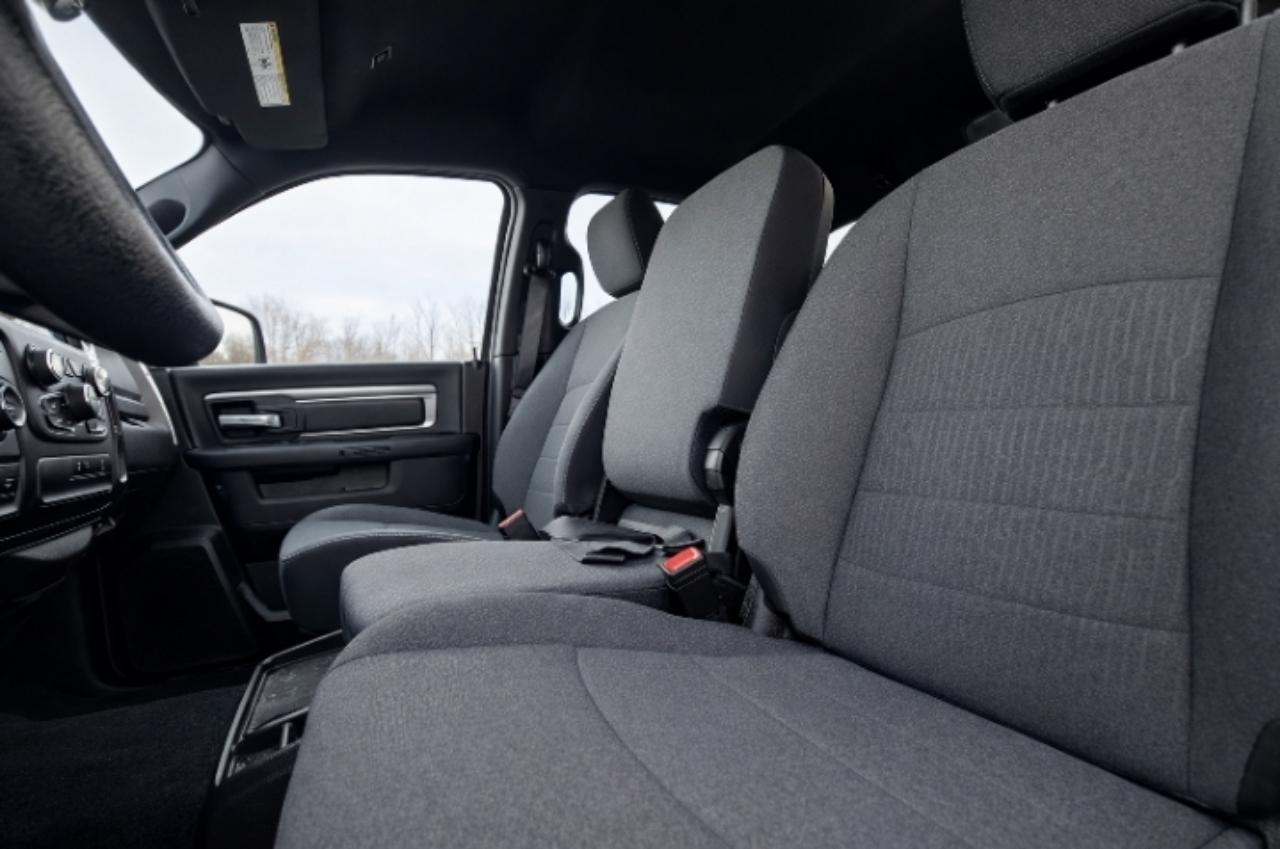 RAM 1500 Classic Warlock 4x4 Crew Cab 5'7" Box 2022