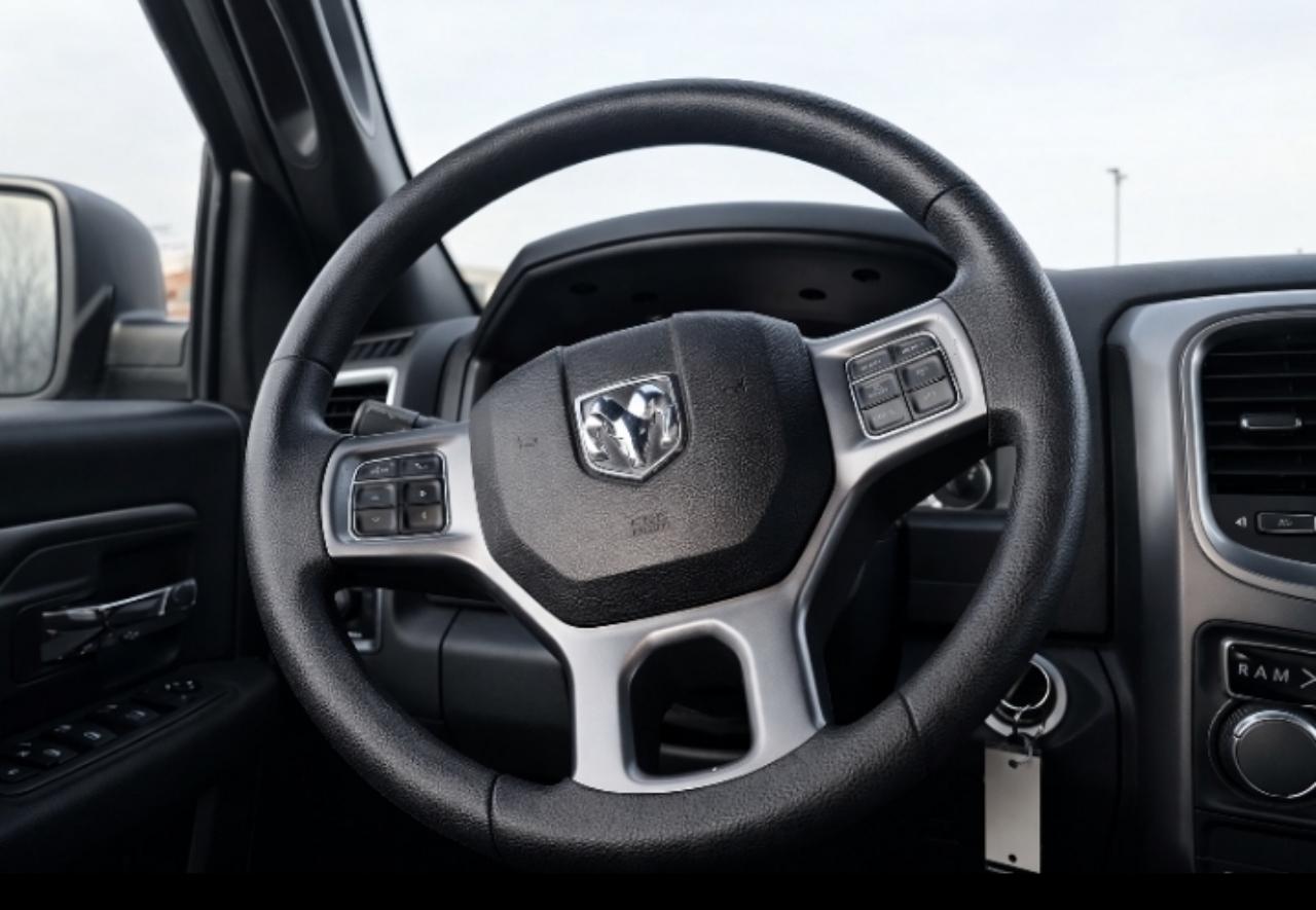 RAM 1500 Classic Warlock 4x4 Crew Cab 5'7" Box 2022