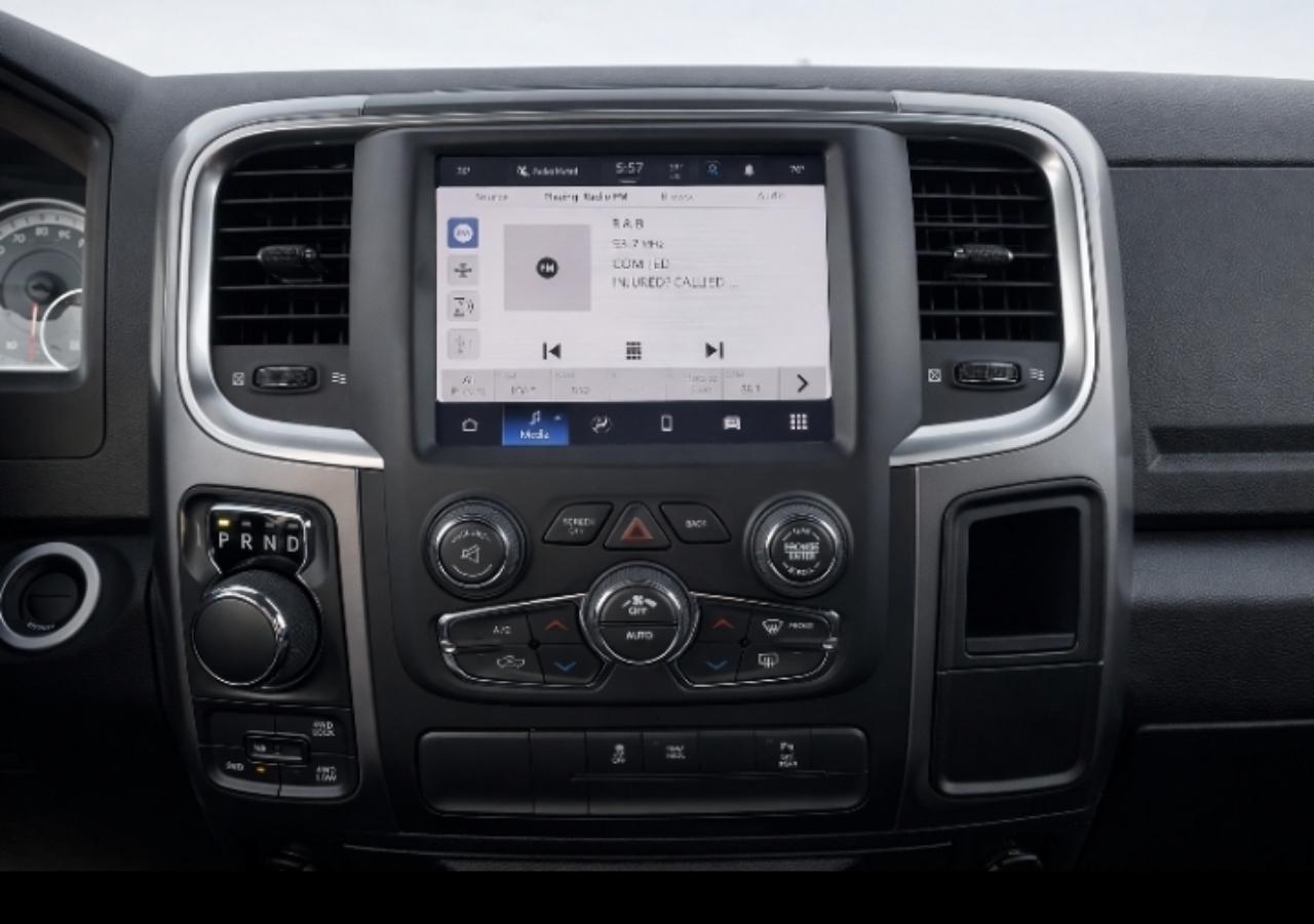 RAM 1500 Classic Warlock 4x4 Crew Cab 5'7" Box 2022