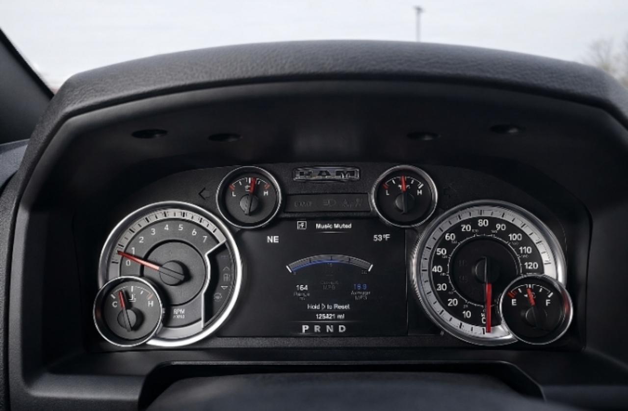 RAM 1500 Classic Warlock 4x4 Crew Cab 5'7" Box 2022