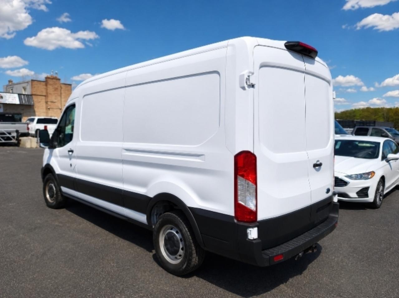 Ford Transit 250 Van Med. Roof w/Sliding Pass. 148-in. WB 2023