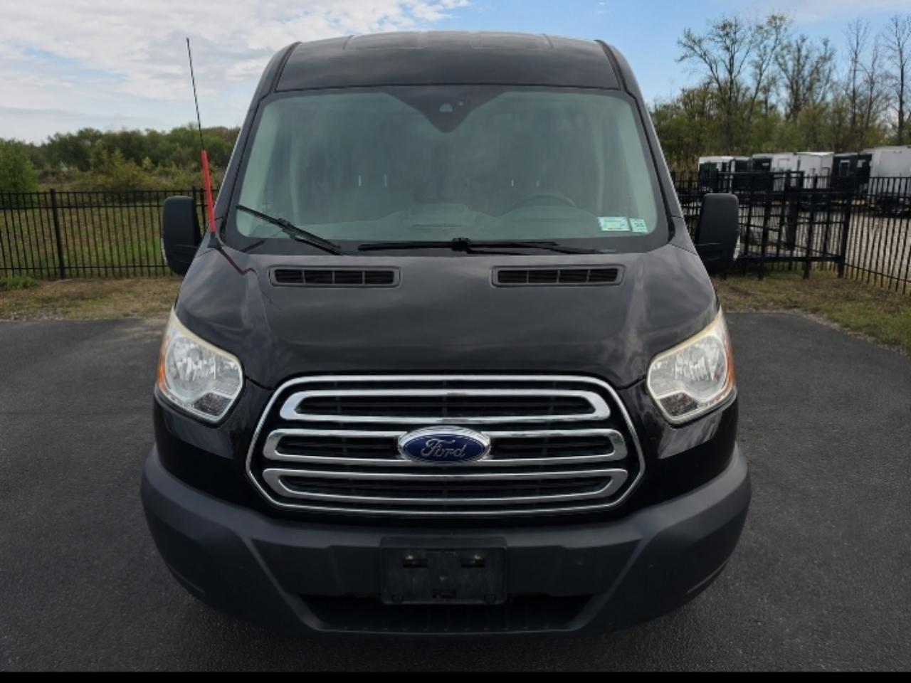 Ford Transit 250 Van Med. Roof w/Sliding Pass. 148-in. WB 2015