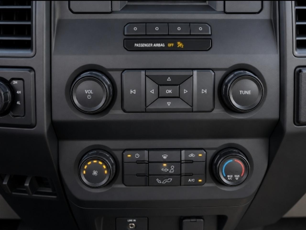 Ford F-150 4WD Reg Cab 141" XL 2019