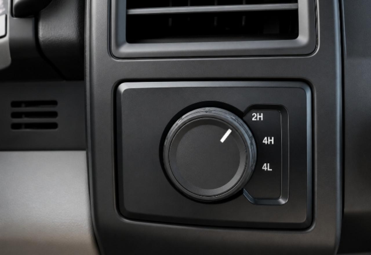 Ford F-150 4WD Reg Cab 141" XL 2019