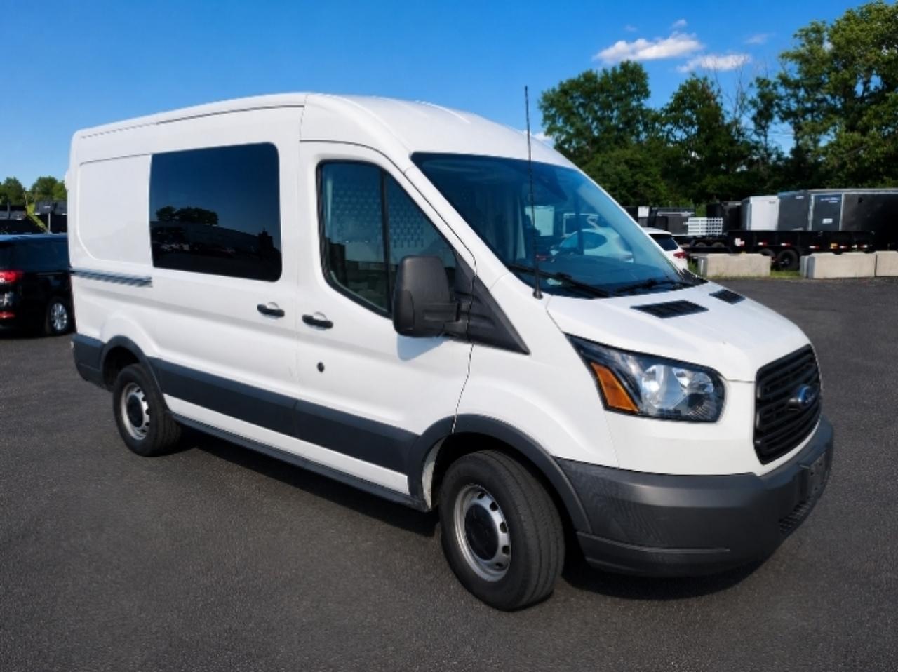 Ford Transit 250 Van Med. Roof w/Sliding Pass. 130-in. WB 2018