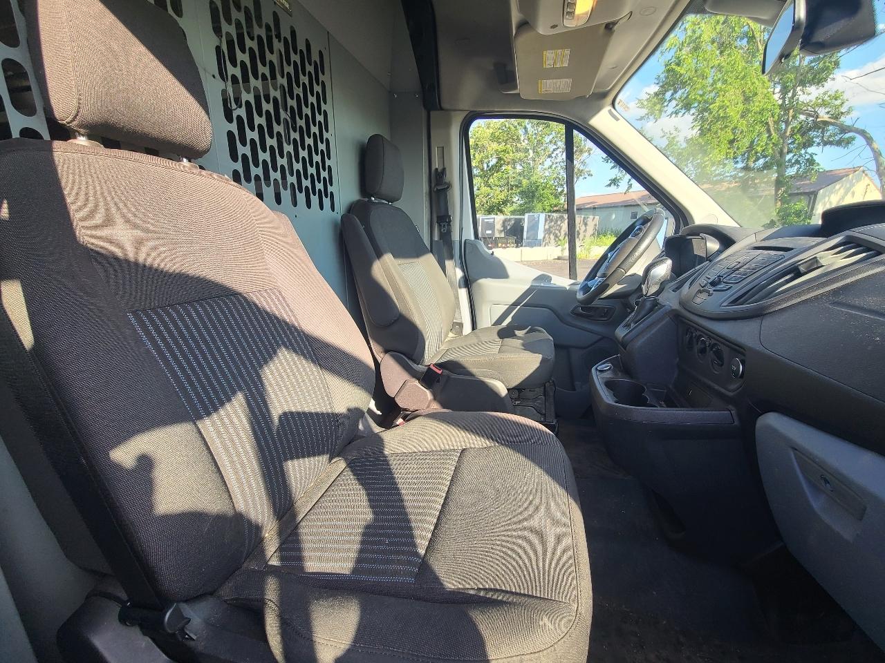 Ford Transit 250 Van Med. Roof w/Sliding Pass. 130-in. WB 2018