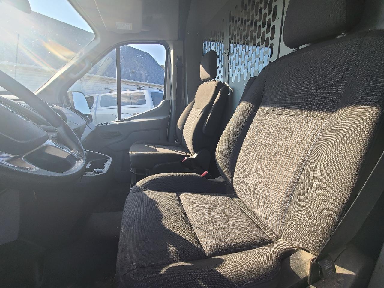 Ford Transit 250 Van Med. Roof w/Sliding Pass. 130-in. WB 2018