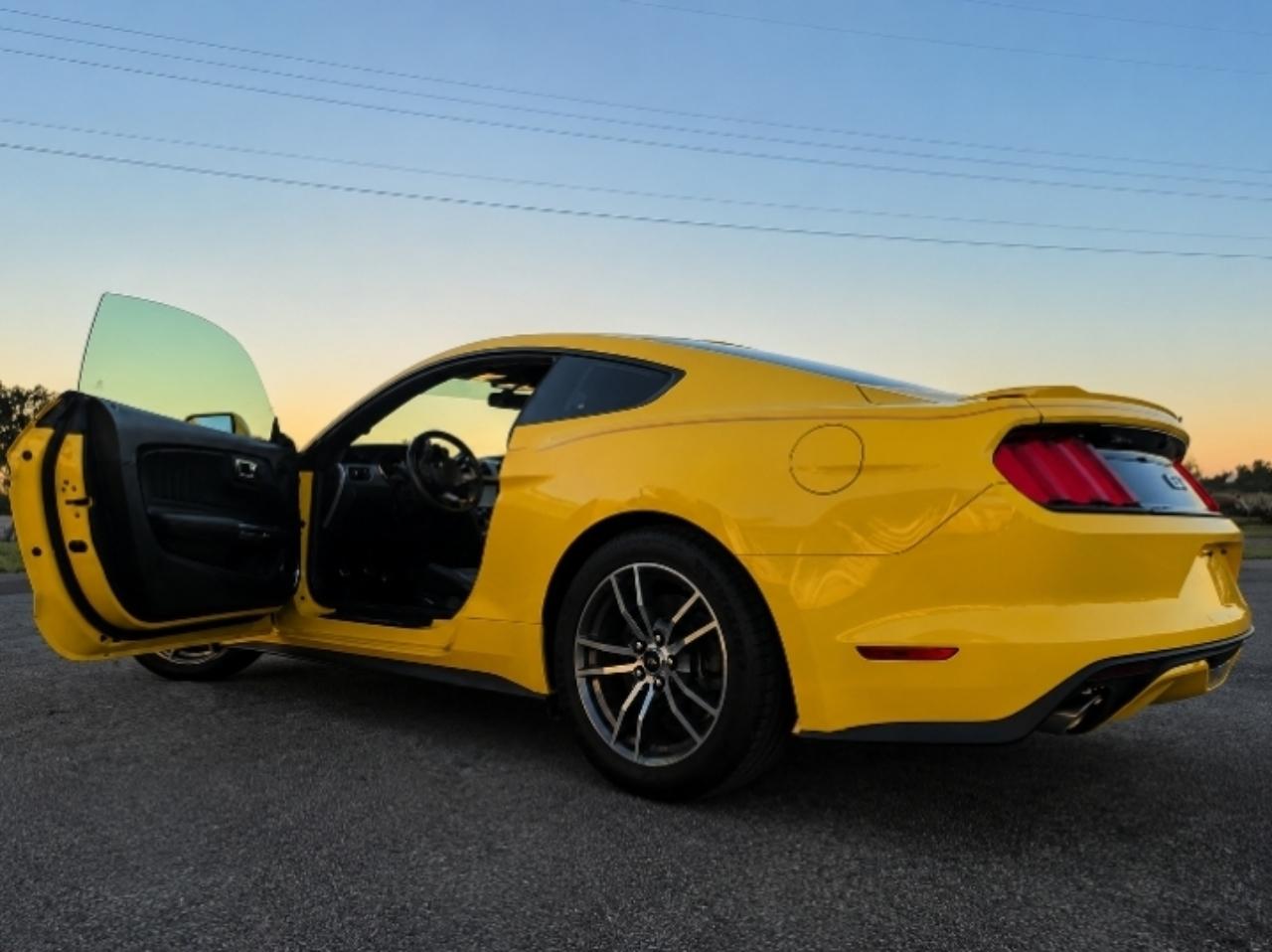 Ford Mustang GT Premium 2D Coupe 2015
