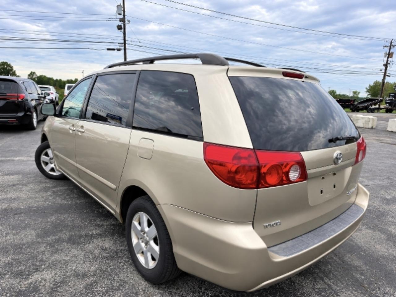 Toyota Sienna LE 7 Passenger 2009