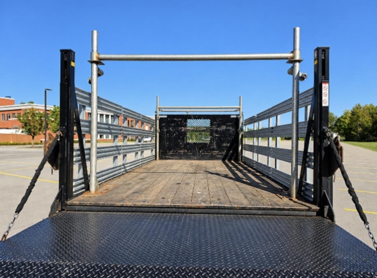 Ford F-550 Regular Cab DRW 2WD 2012